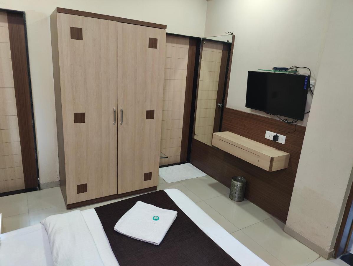 Hotel Midtown Inn Nashik Exterior photo