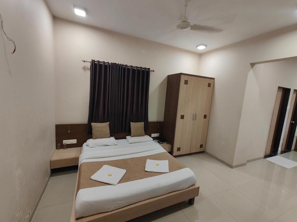 Hotel Midtown Inn Nashik Exterior photo