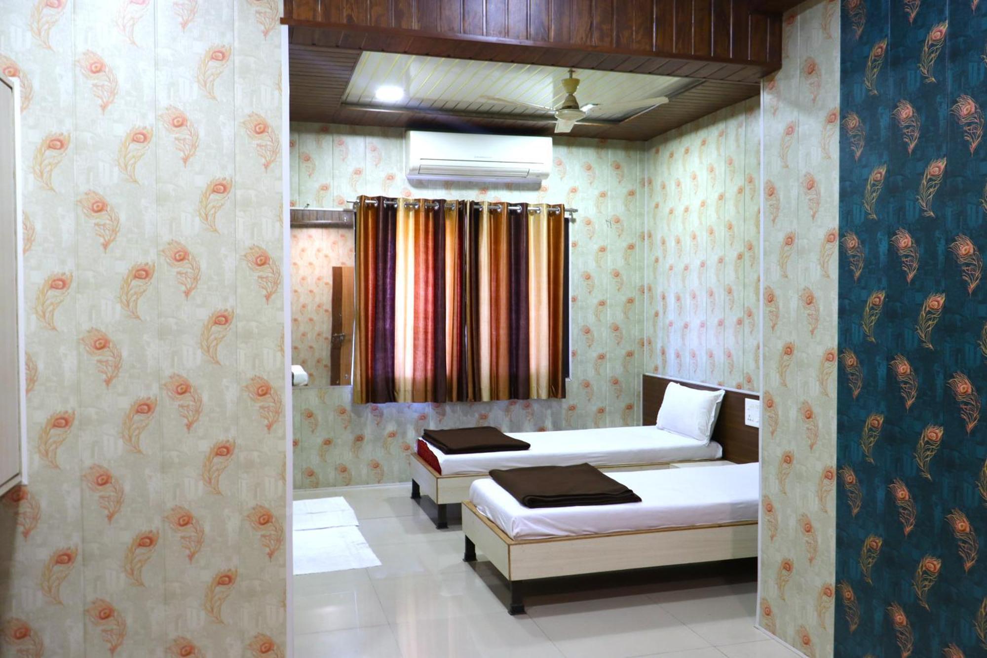Hotel Midtown Inn Nashik Exterior photo