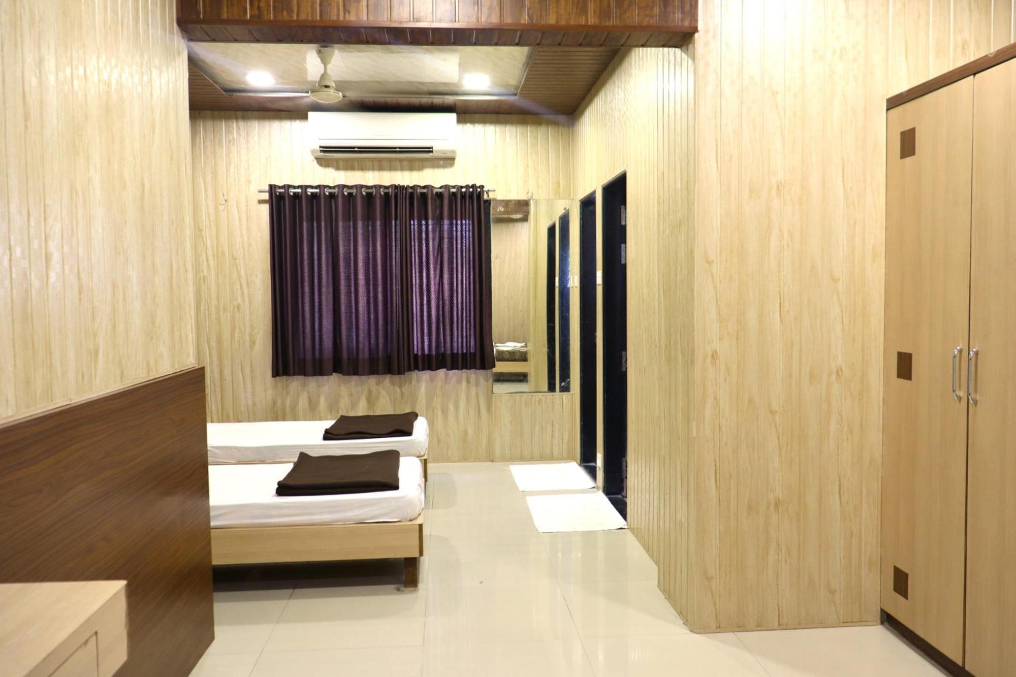 Hotel Midtown Inn Nashik Exterior photo