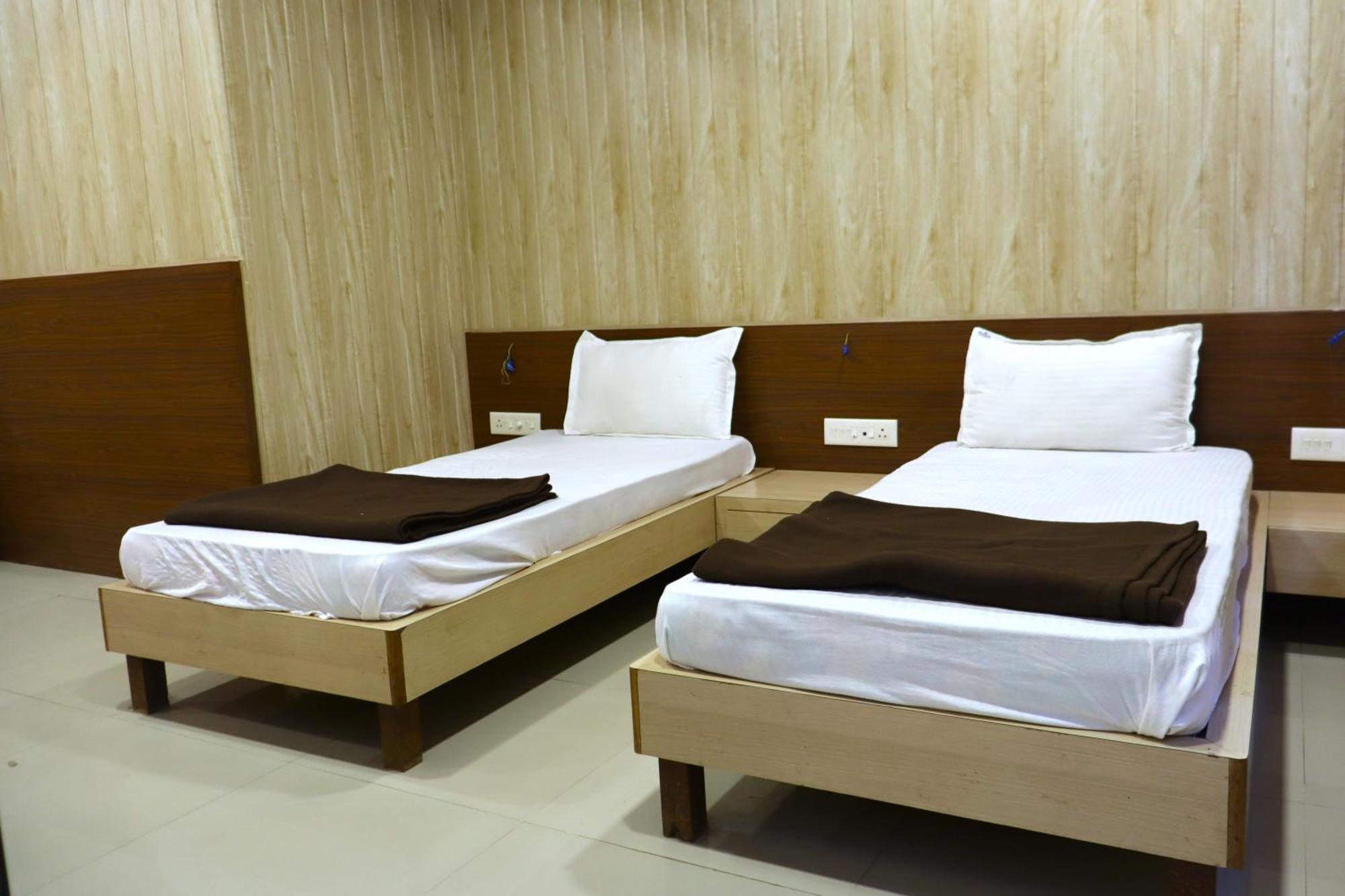 Hotel Midtown Inn Nashik Exterior photo