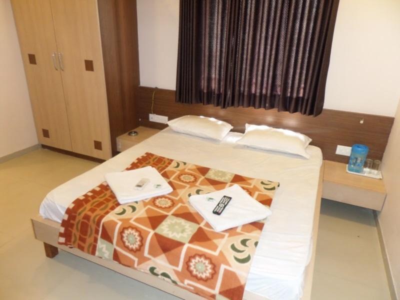 Hotel Midtown Inn Nashik Exterior photo